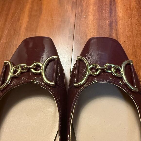 Unisa Women's Deep Red Loafers with Gold Detail Size 8.5 - Picture 7 of 7
